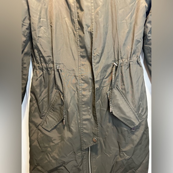 250- ELLABEE Forrest green lightweight coat that ties at waist - Picture 4 of 6